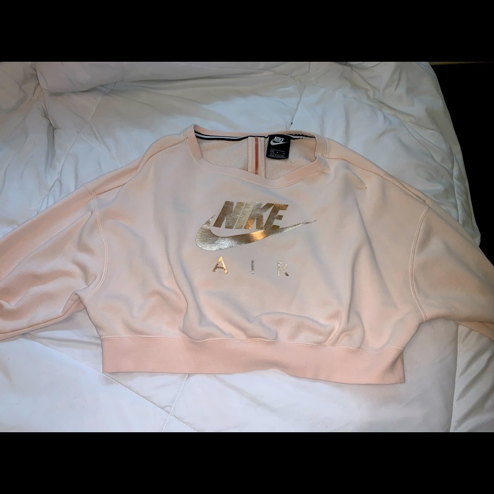 super cute nike cropped sweatshirt!